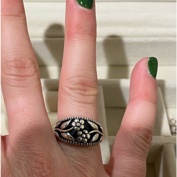 Sterling silver ring size 5 - Picture 2 of 3